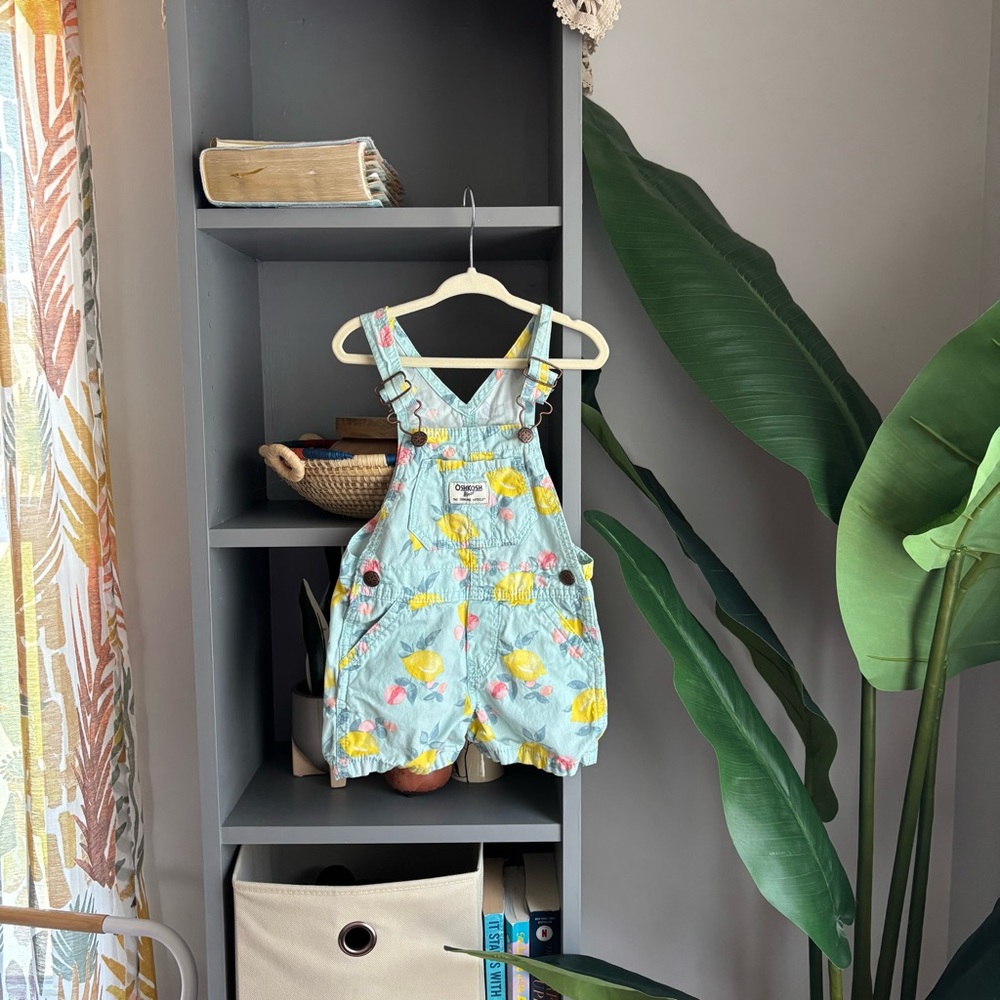 Oshkosh lemon print shortalls - 2T